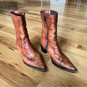 febo Leather Ankle Boots in Warm Brown